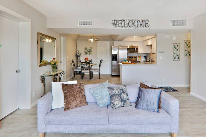 Fresh Room+Full Kitchen. Amazing Location!