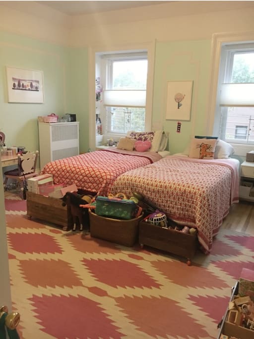 2nd bedroom