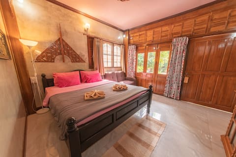 Kanecha's Home (Deluxe King Room)