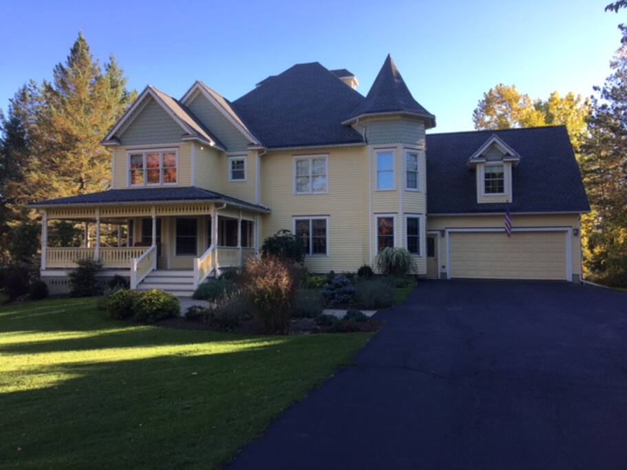 The BYH rental apartment is located the garage. It has its own entrance and parking spot.