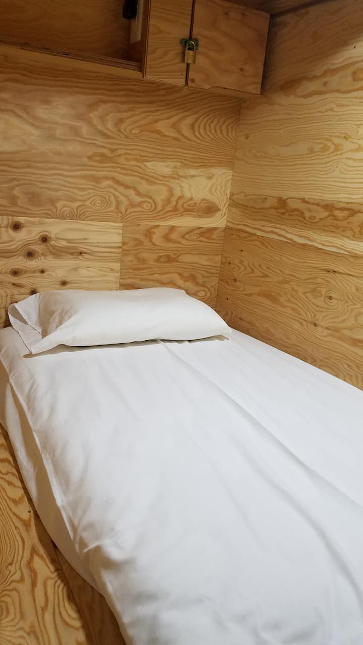 ベッド内部にはセキュリティボックスあります。