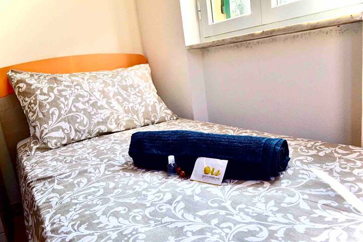 Letto singolo con Set di cortesia
