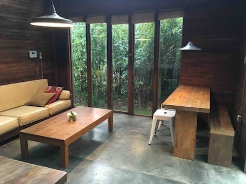 Anuncio de Airbnb popular: L u i s a en La Pedrera