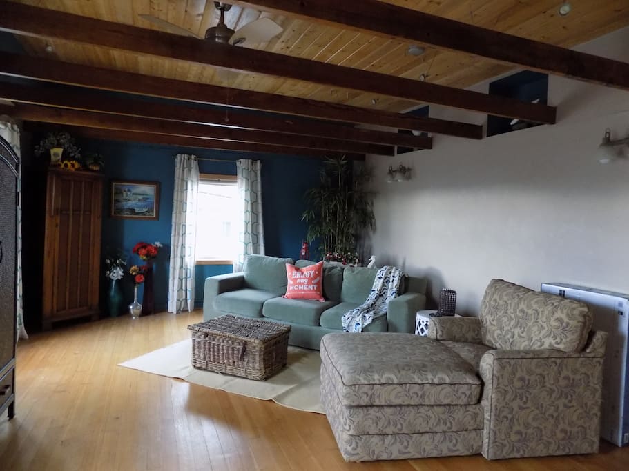 Nice big living room to look out the windows at the ocean across the street