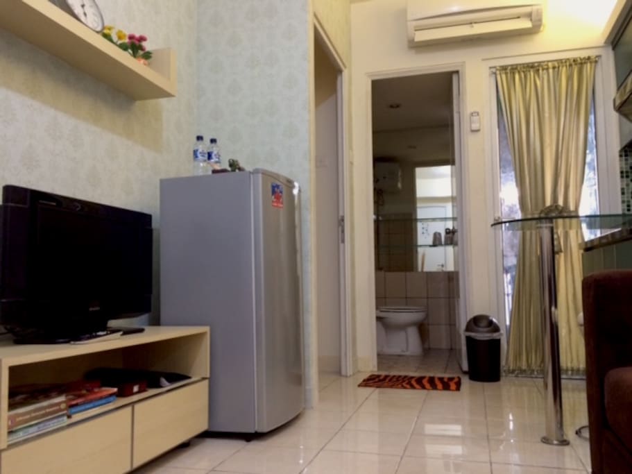 living room with tv cable
