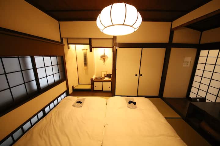 F2 Japanese Classical Premiere mulit-room 和风复古会客厅（可加床）