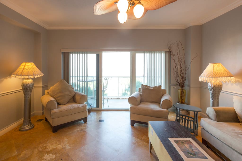 Bright and spacious living room