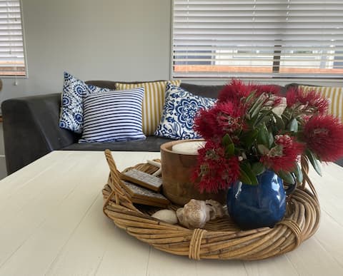 Coastal on Catherine - Spacious Family Bach