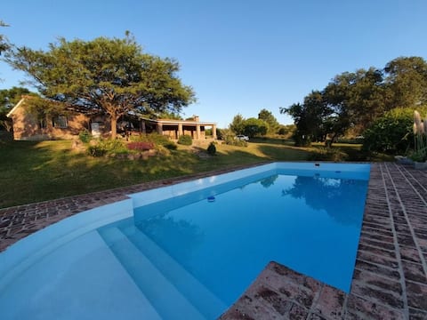Exclusive house with a park and pool in S. Chicas