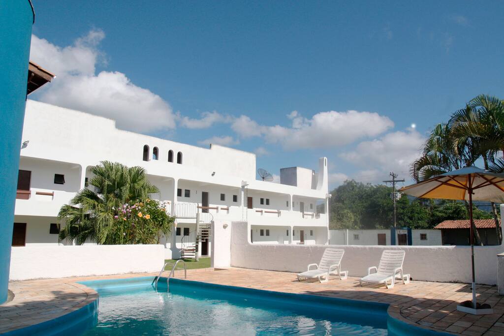 Vista da piscina para os quartos.