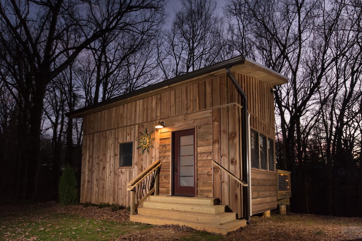 Rustic tiny home Airbnb in Asheville