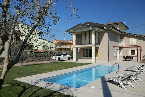 Villa Zarina- up to 12 people