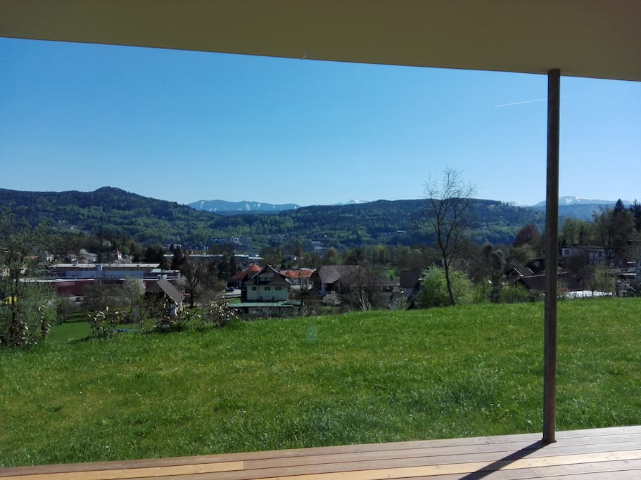 Der Blick Richtung Wörthersee, 500 Meter südlich gelegen.