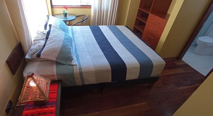 Chumba cha kitanda aina ya Queen cha watu 2
Kitanda cha sofa cha Plus 01
Ukaaji 03