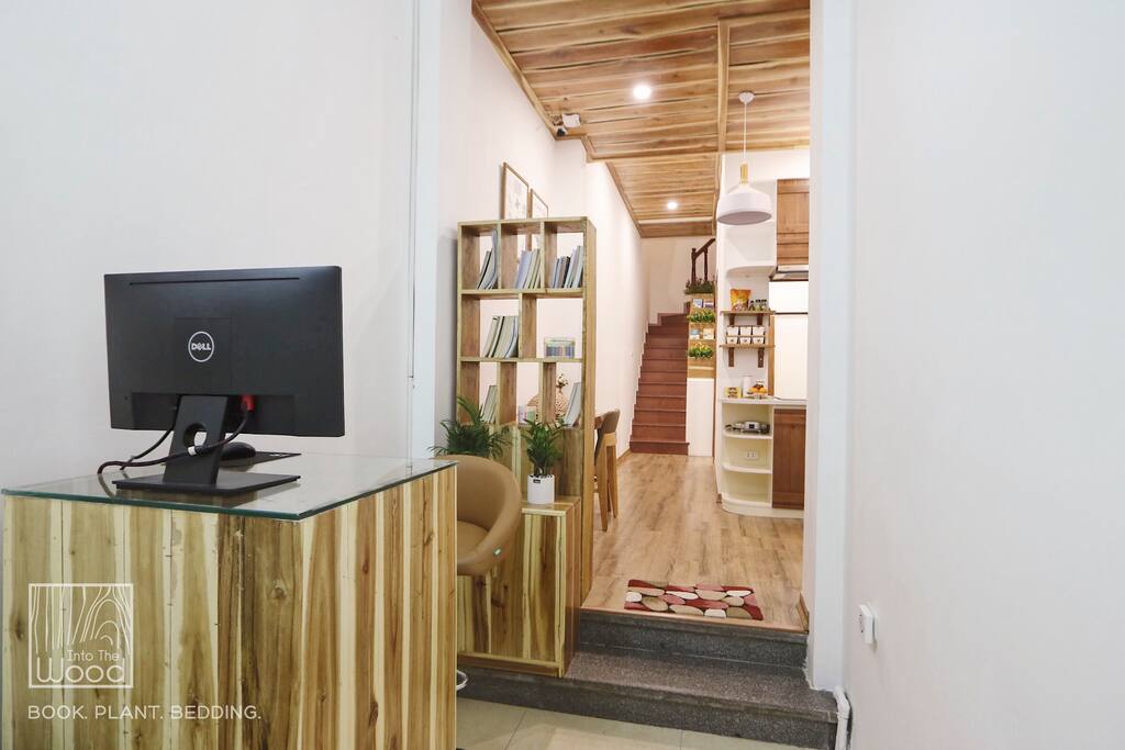 1st floor: Reception