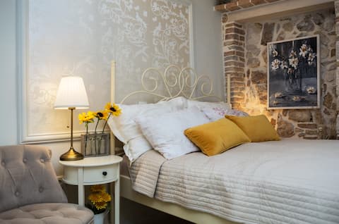 Romantic Studio Yellow Flower/OldTown/Free parking
