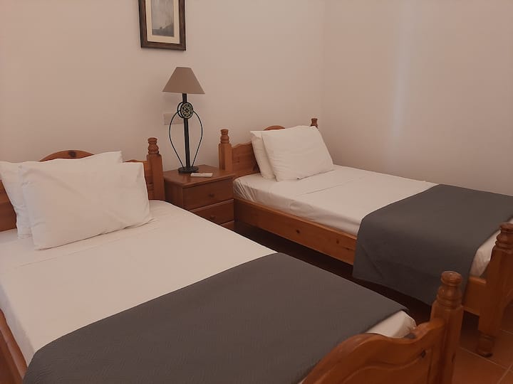 Middelste slaapkamer met slaapkamer met twee eenpersoons 