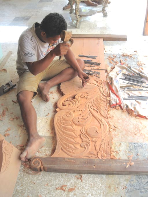 Katrin, our carver from Java.