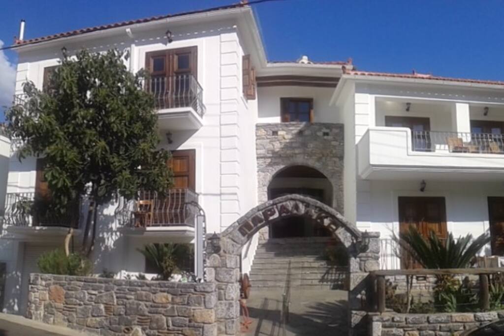 ΞΕΝΟΔΟΧΕΙΟ ΠΑΡΑΛΙΑΚΟ/ HOTEL PARALIAKO