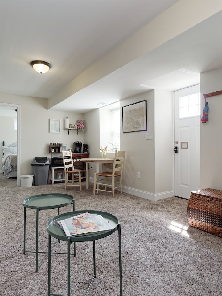 Cozy Private Suite With City Charm & Parking! - Baltimore, MD