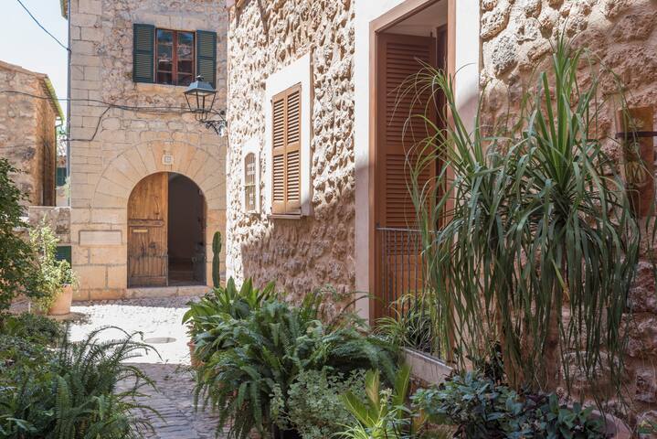 Posada De Balitx – magical townhouse in Fornalutx gallery image 3