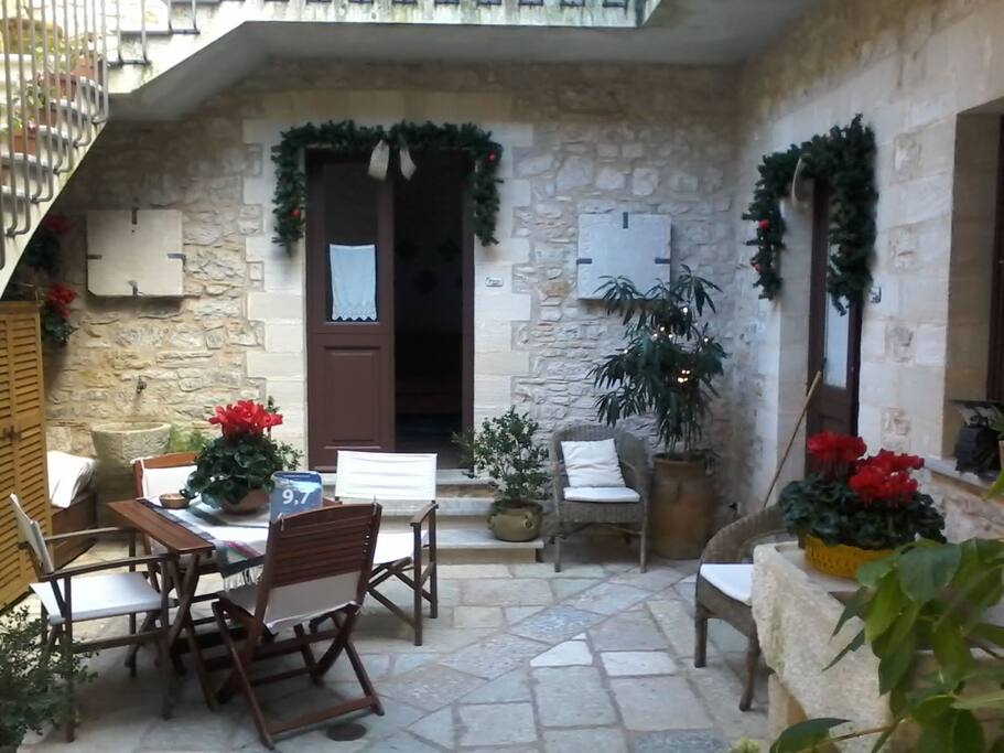 Cortile di entrata in comune con gli altri ospiti