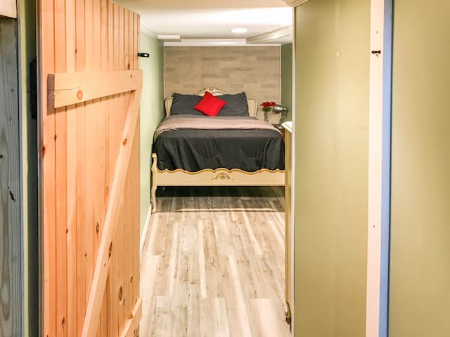 1)Private Studio Style Room Fantastic Patio Area!!