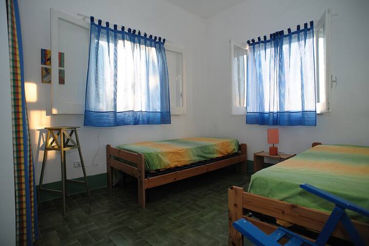 חדר שינה שתי מיטות