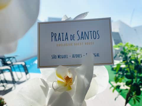 Imóvel de sucesso: Santos Beach – 9BR Oceanfront Villa em Rosto Do Cão (São Roque)