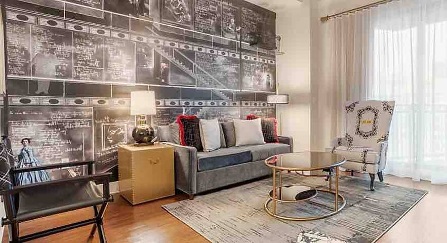 NOLA 2BR Lovely Theatre District w/Rooftop Pool gallery image 4