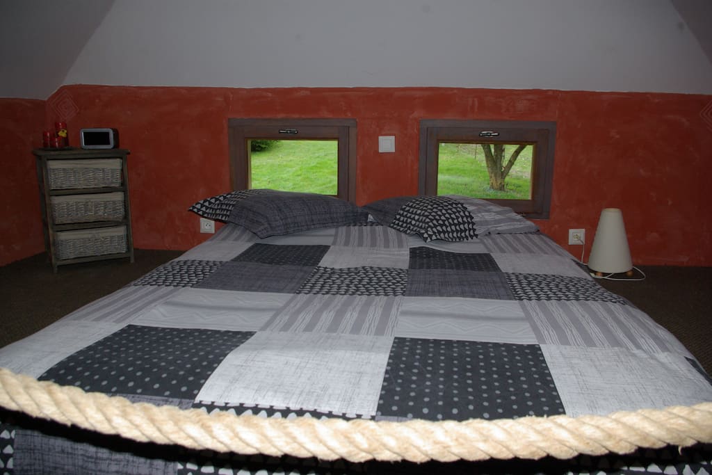 couchage 2 personnes en mezzanine.