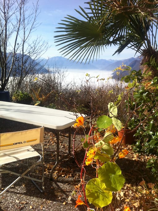 oberer Sitzplatz Richtung Süden mit Herbststimmung