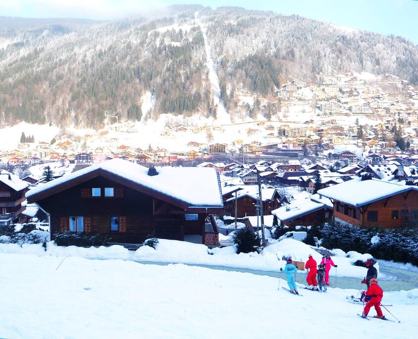 Chalet SKADi, au pied des pistes, 2mn à pied de Morzine-centre