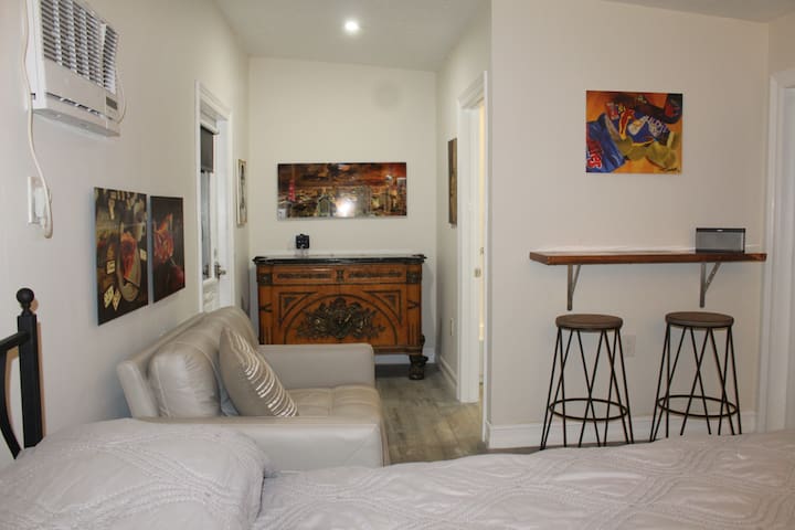 Wynwood Area-Very Private Newly Decorated Suite