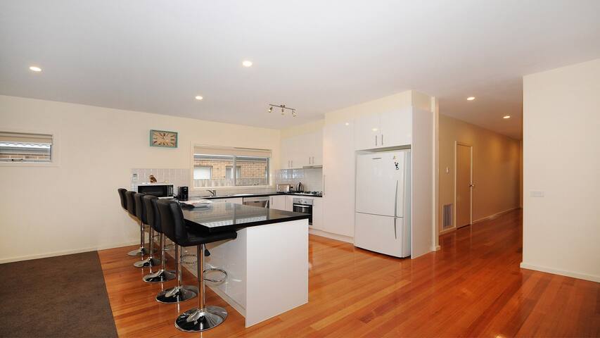 Divine Peninsula Townhouse Retreat gallery image 3