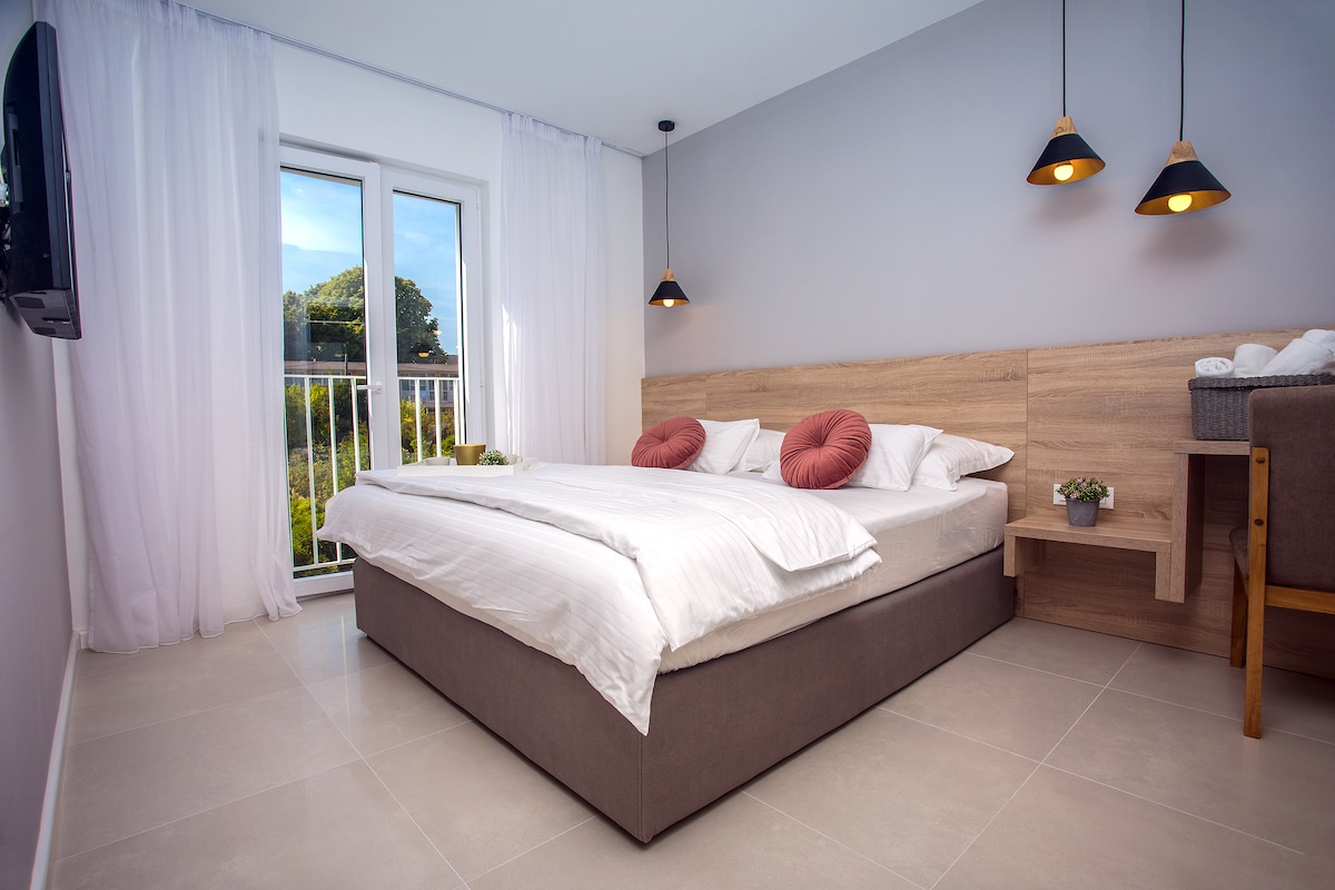 Dormitorio 3 con cama matrimonial con baño privado