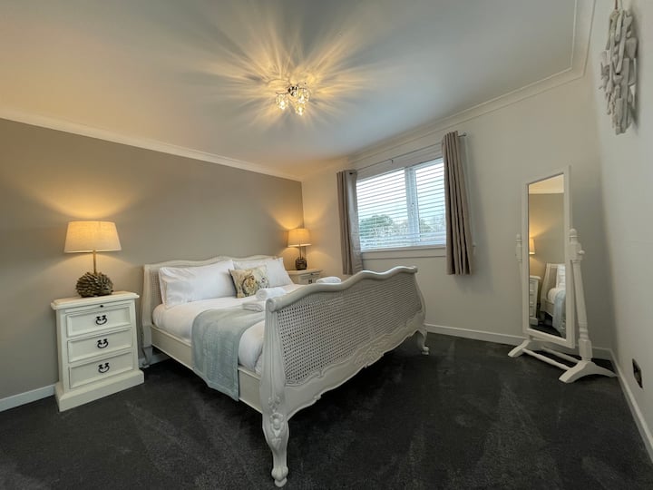 Დიდი საძინებელი - ბაღის ხედი