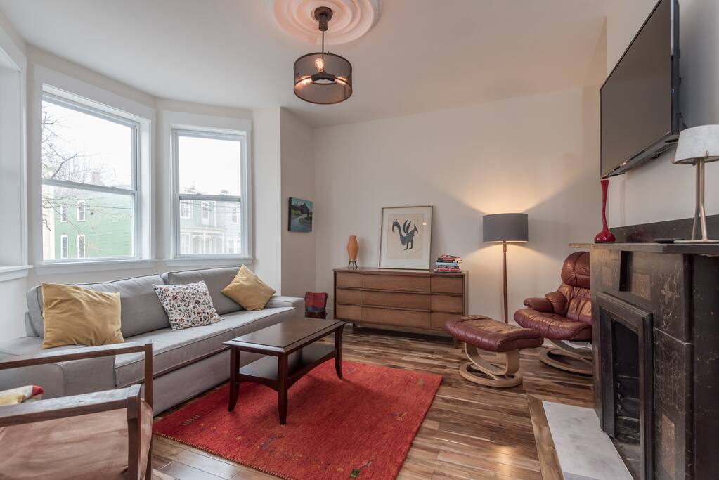 Very bright and comfortable living room.