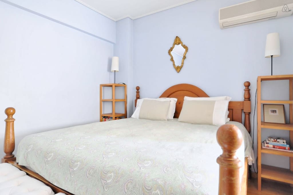 Main bedroom, king size bed