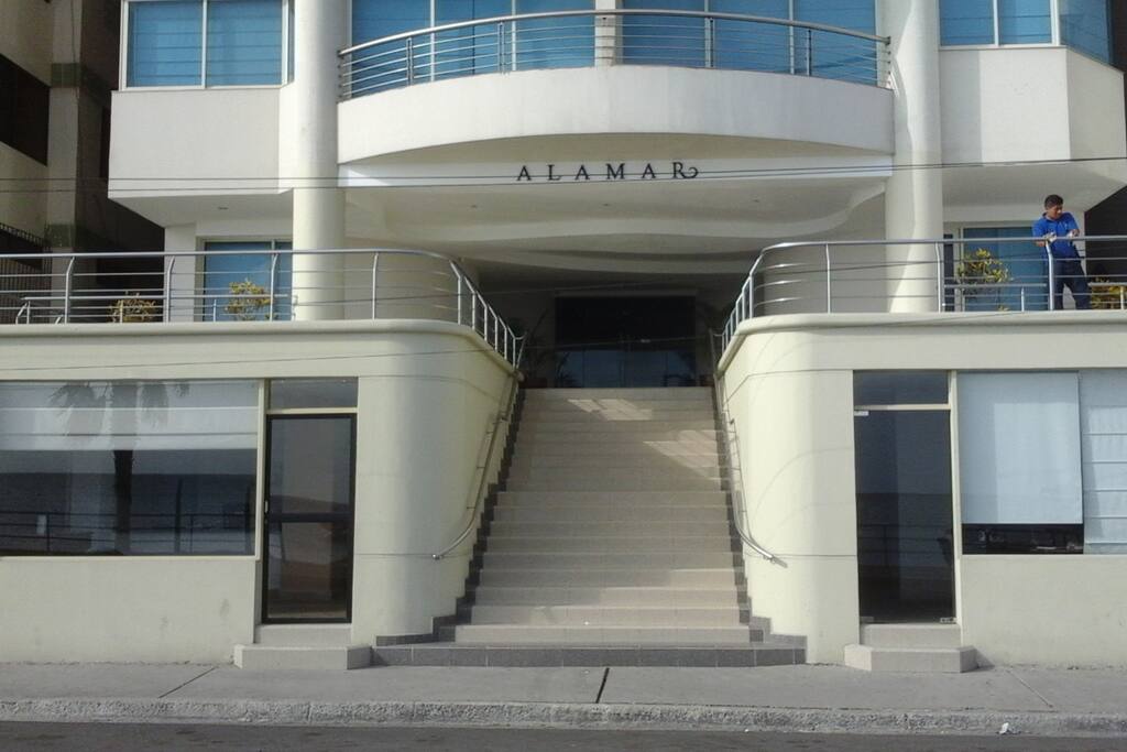 Alamar Entrance