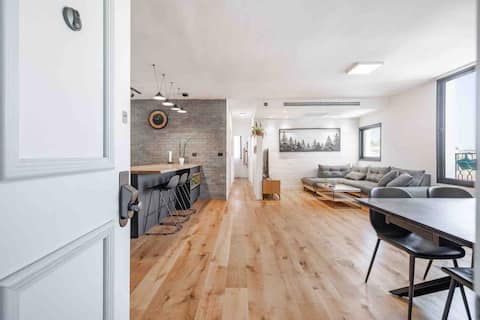Luxury Duplex with Rooftop Jacuzzi