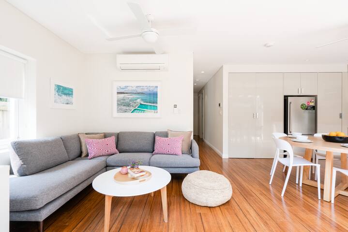 Stylish, Modern 4 bedroom Apartment in Bondi Beach gallery image 3