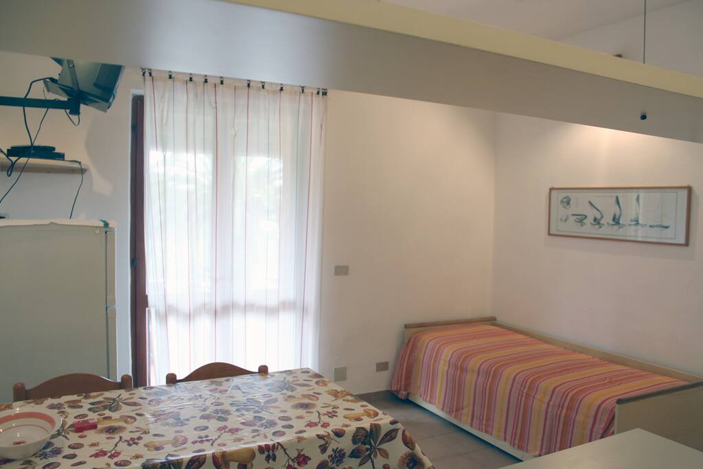 Soggiorno cucina con divano letto a due piazze