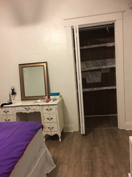 Bed with closet& desk