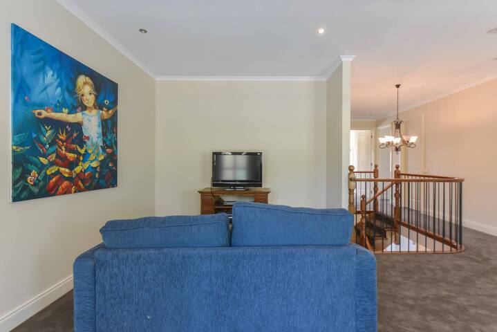 Brighton Mansion with Pool sleeps 8 gallery image 5