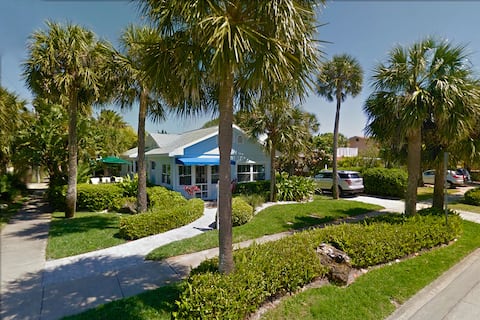 Successful Airbnb property: THE HOUSE - 32 Steps to the Beach - Beautiful Clea in Clearwater