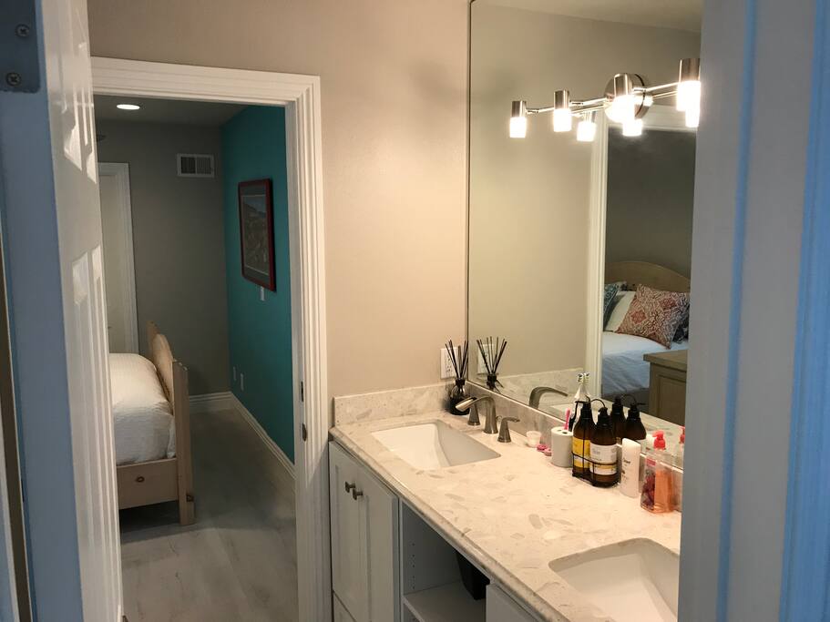 Private jack and jill bathroom between two bedrooms