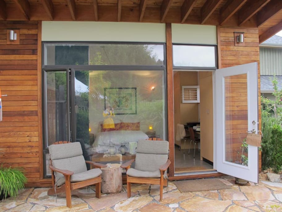 Enjoy your morning coffee on the small secluded flagstone patio directly in front of the studio. We also provide a yoga mat, for those who like to salute the sun!