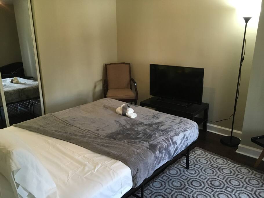 Brand new Zinus queen size bed