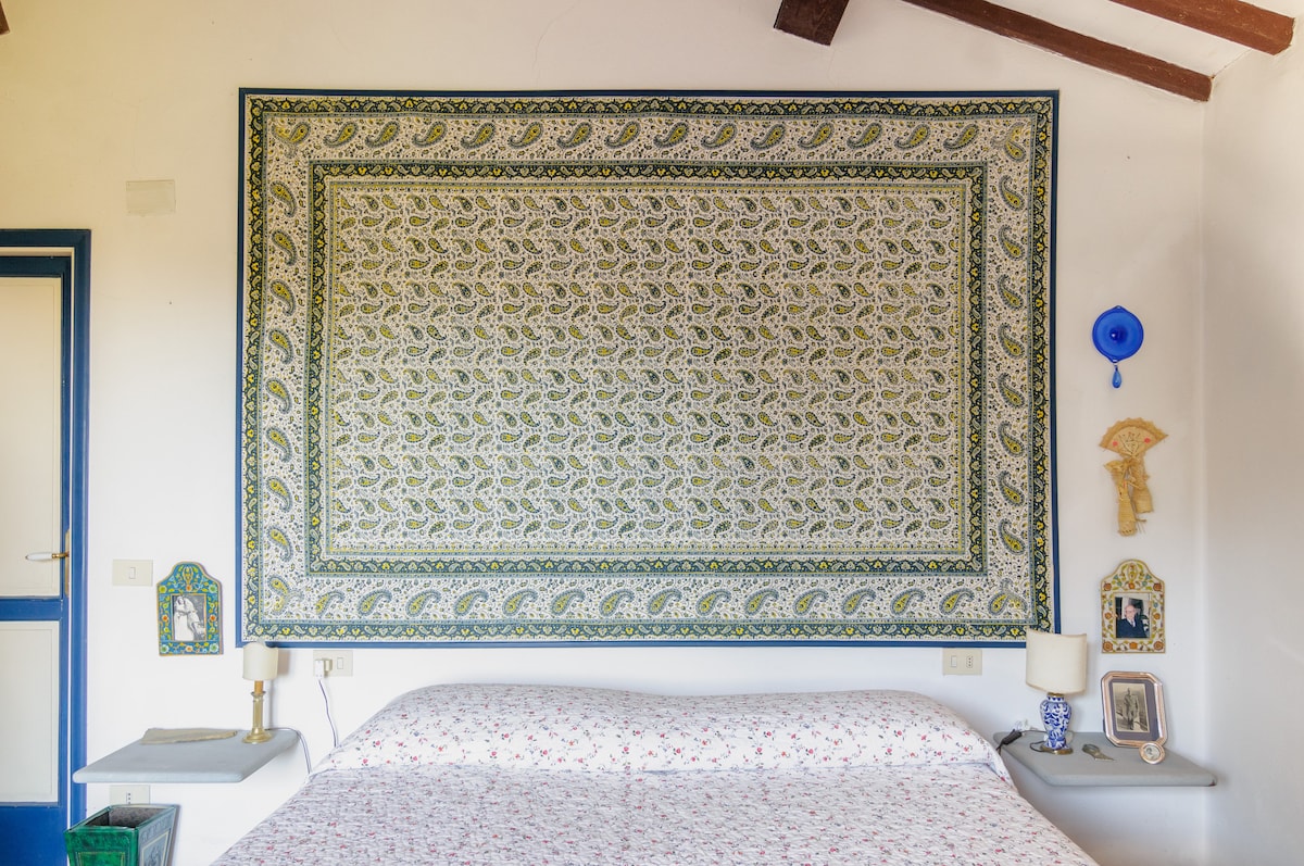 El dormitorio doble con baño privado.